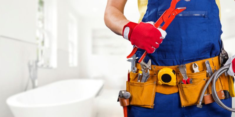 Como Evitar Golpes na Contratação de Encanador em Macaé